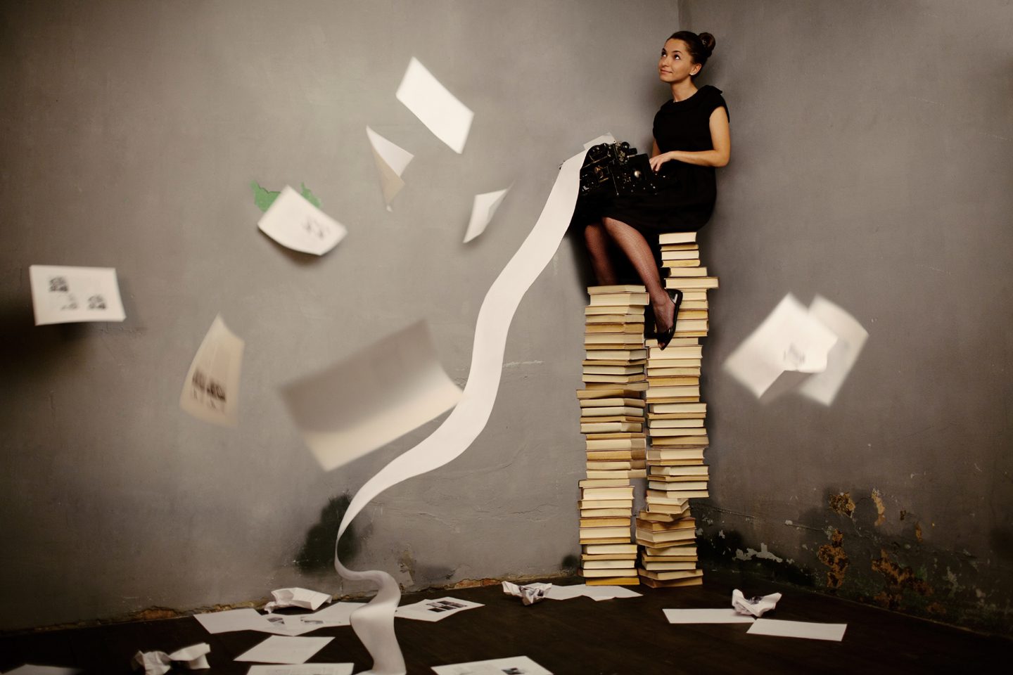 Web_Surreal-writer-000022140363_Large